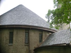 Oblique fishscale roofing slate
