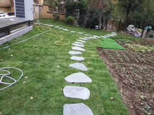 Random natural slate paving stone