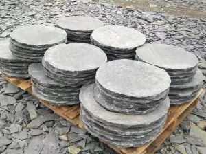 Outdoor natural round, rectangular, irregular shape black and rusty patio paving slate stone with broken edges