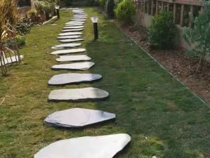 Irregular random step slates